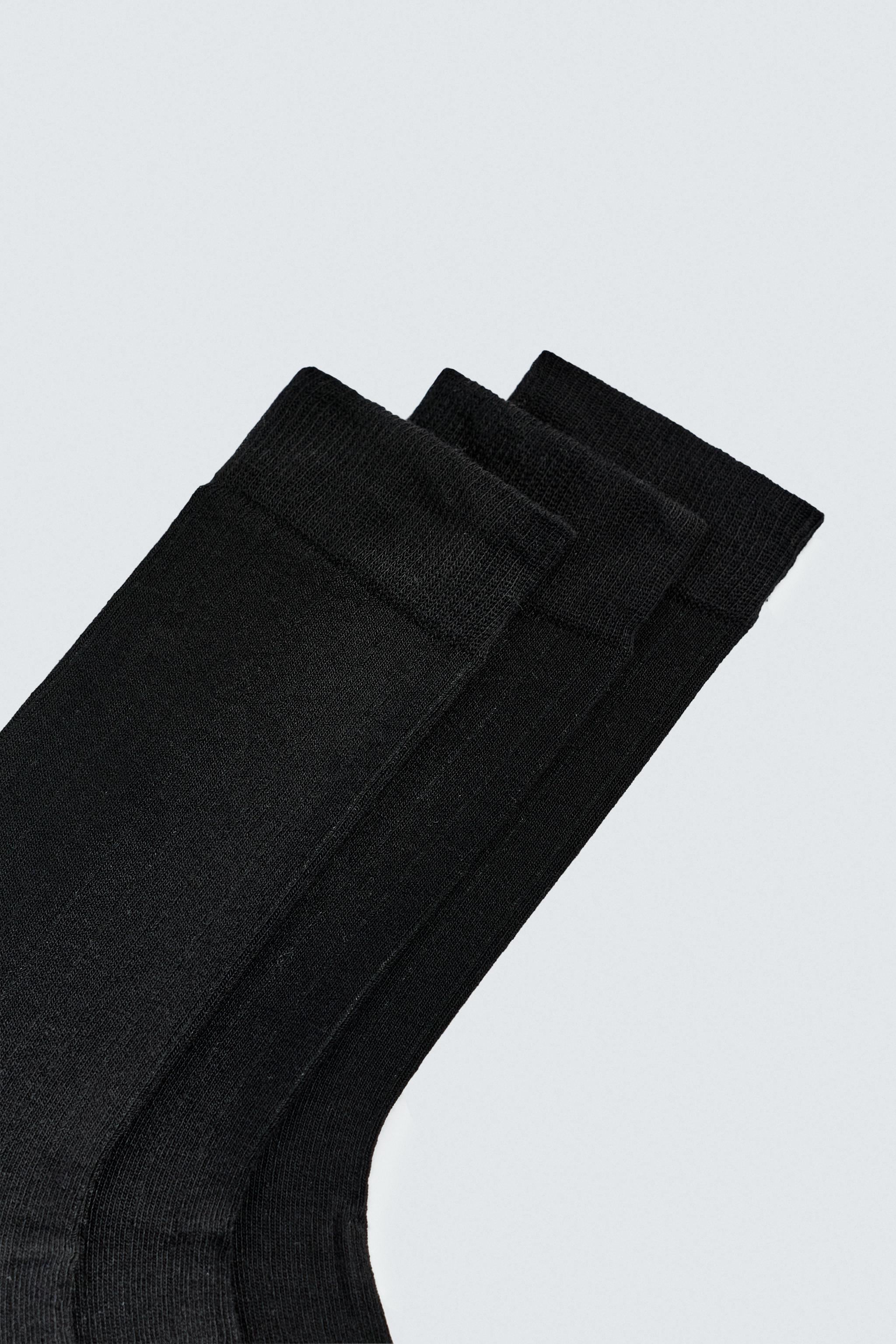 THREE-PACK OF RIBBED SOCKS